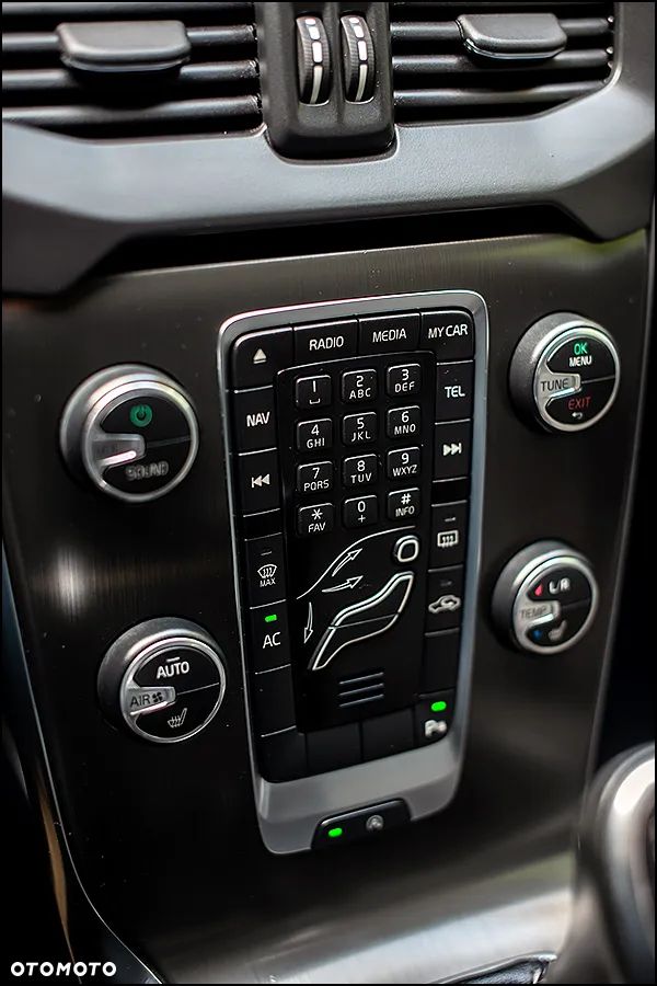 Volvo V40 Cross Country - 28