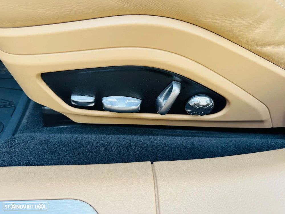 Porsche Panamera Sport Turismo 4 E-Hybrid - 27