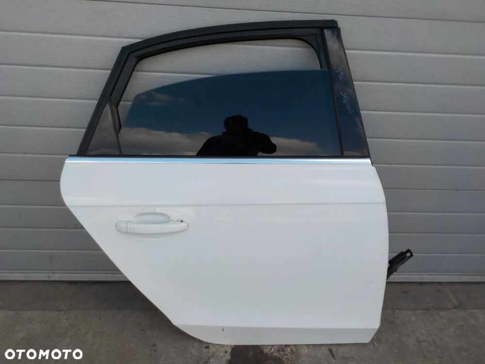 AUDI A4 B8 SEDAN DRZWI PRAWE TYŁ TYLNE LY9C