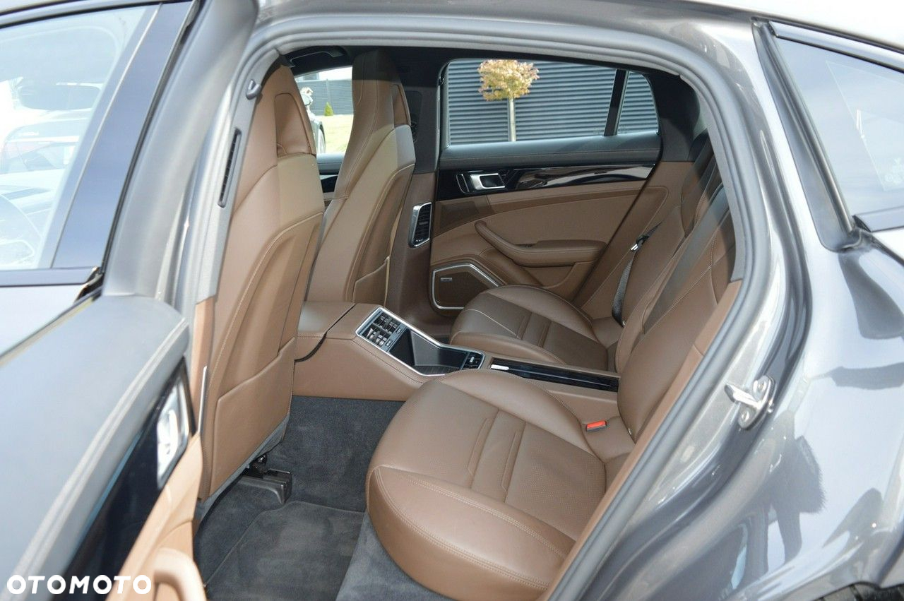 Porsche Panamera - 32