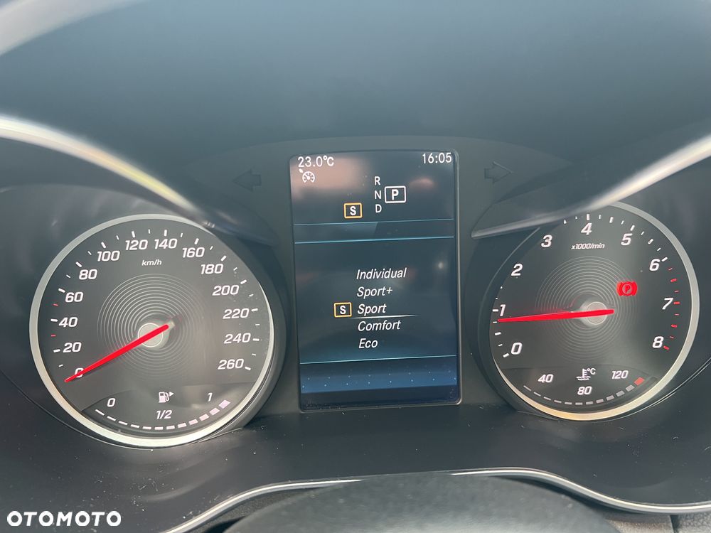 Mercedes-Benz Klasa C 180 9G-TRONIC AMG Line - 33