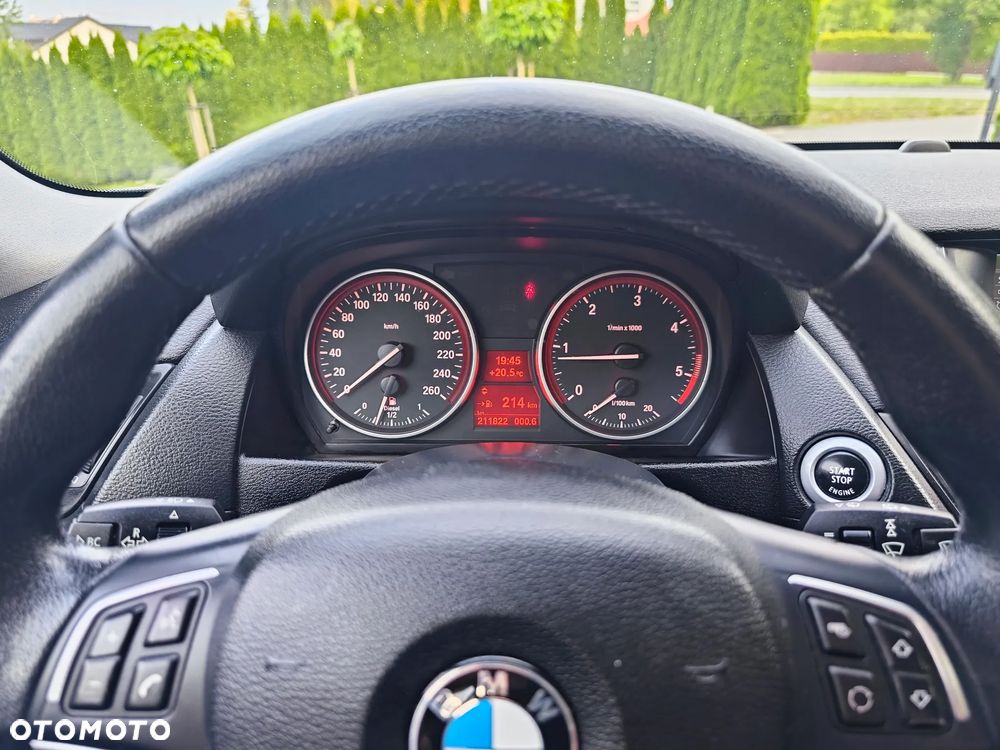 BMW X1 sDrive18d xLine - 13
