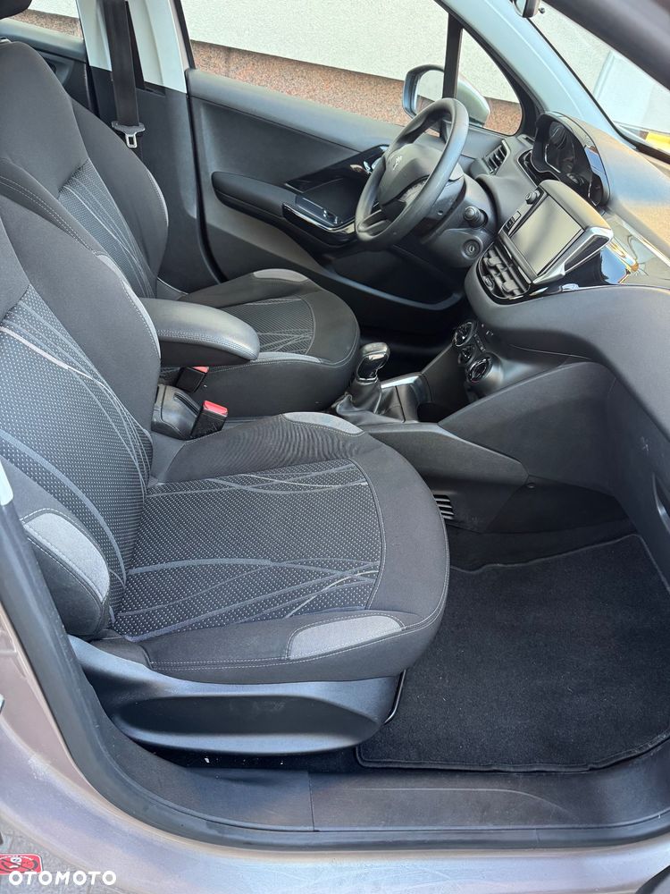 Peugeot 208 - 13