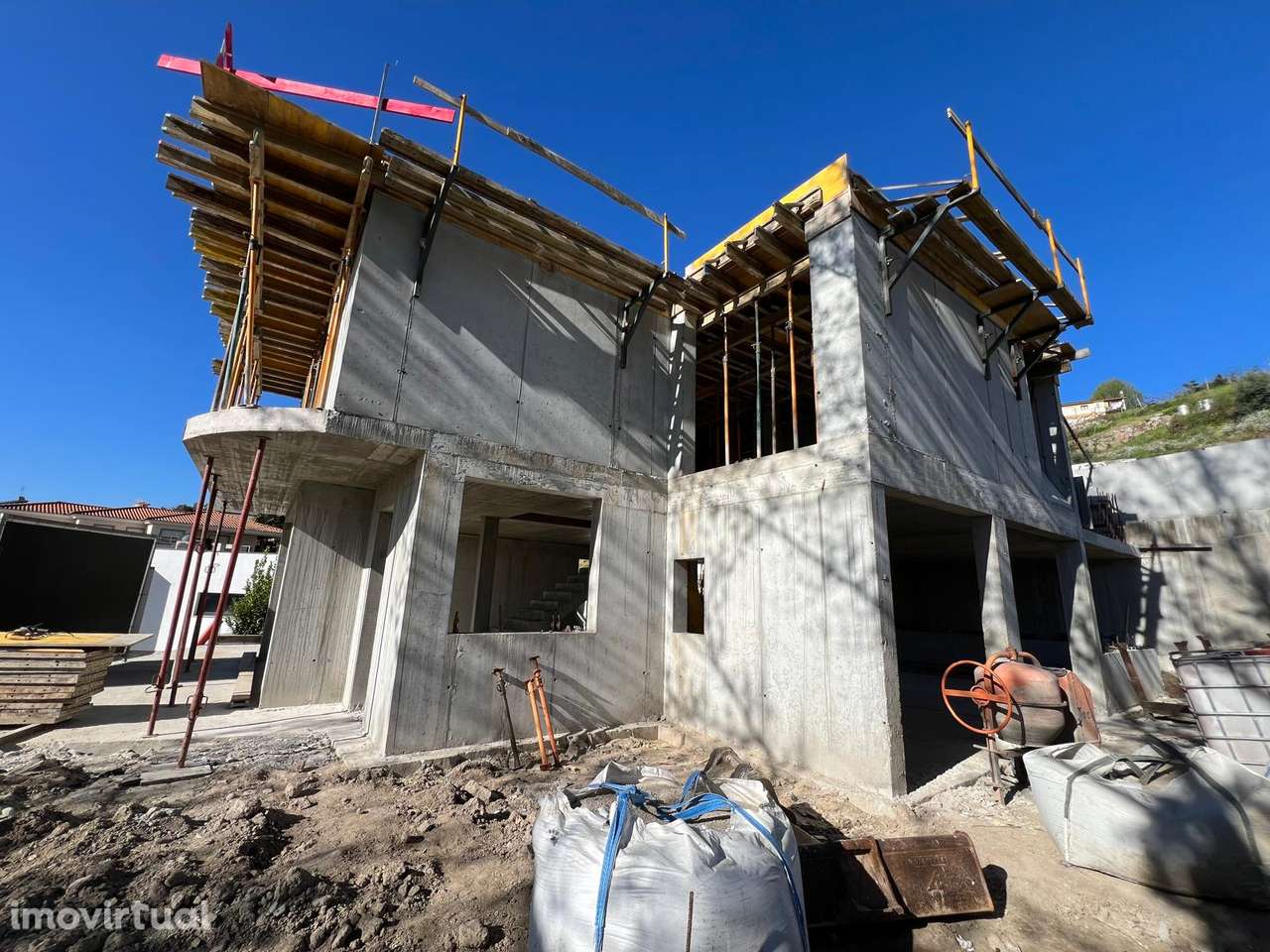 Moradia T3 * 4 Frentes * Nova * Piscina Marco de Canaveses  * Jardim - Grande imagem: 2/33