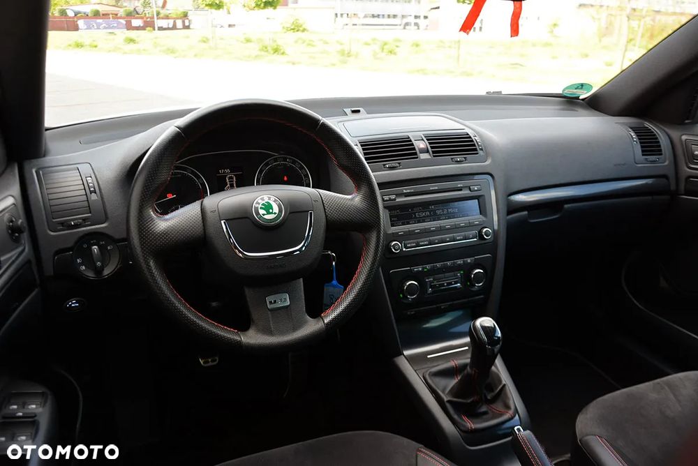 Skoda Octavia Combi 2.0 TSI RS - 30