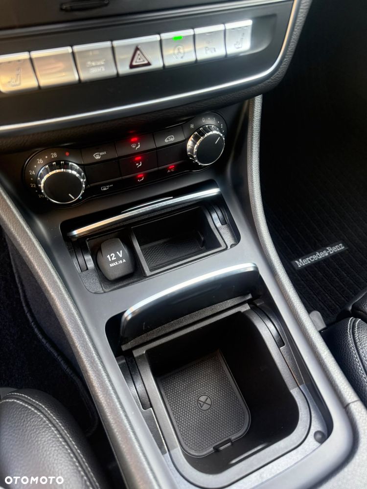 Mercedes-Benz CLA 180 7G-DCT AMG Line - 28