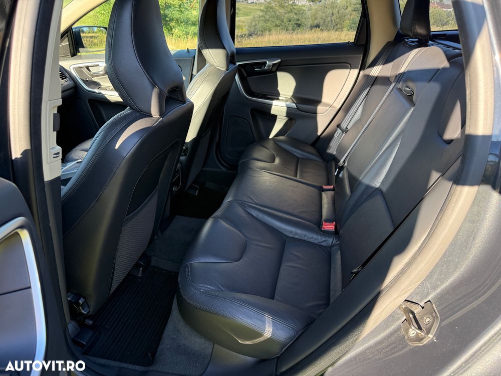 Volvo XC 60 D4 AWD Momentum - 14