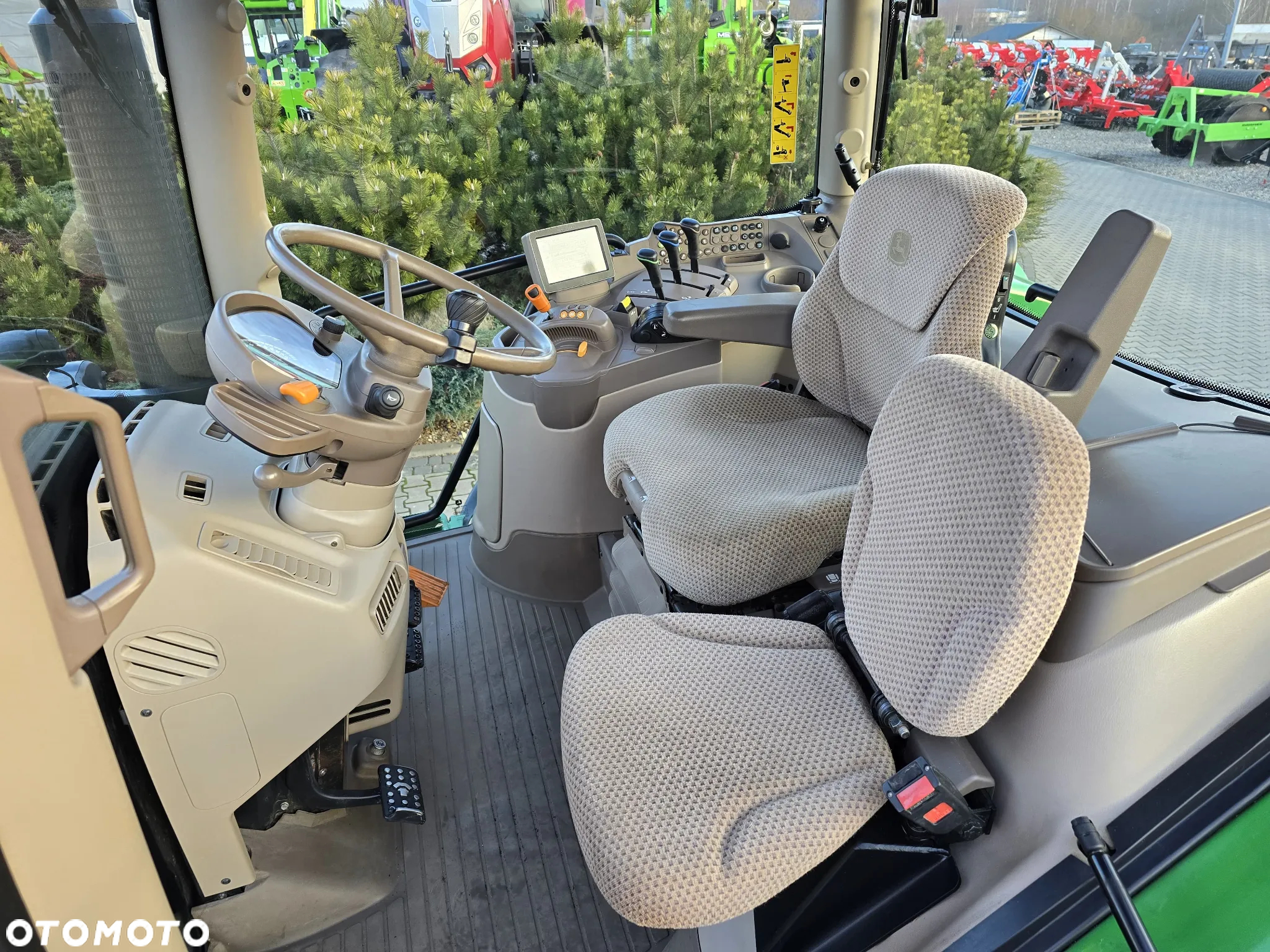 John Deere 6140R - 10