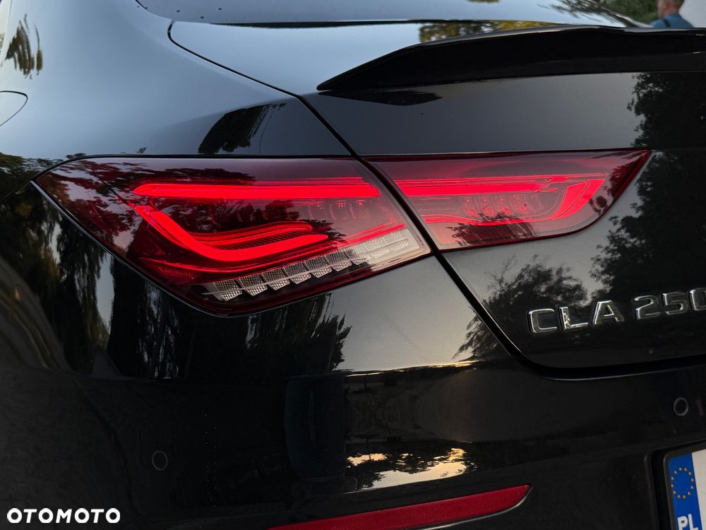 Mercedes-Benz CLA 250 4-Matic AMG Line 7G-DCT - 24