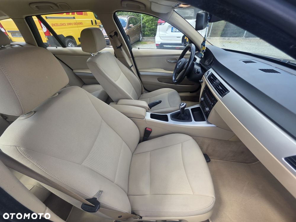 BMW Seria 3 318i - 26
