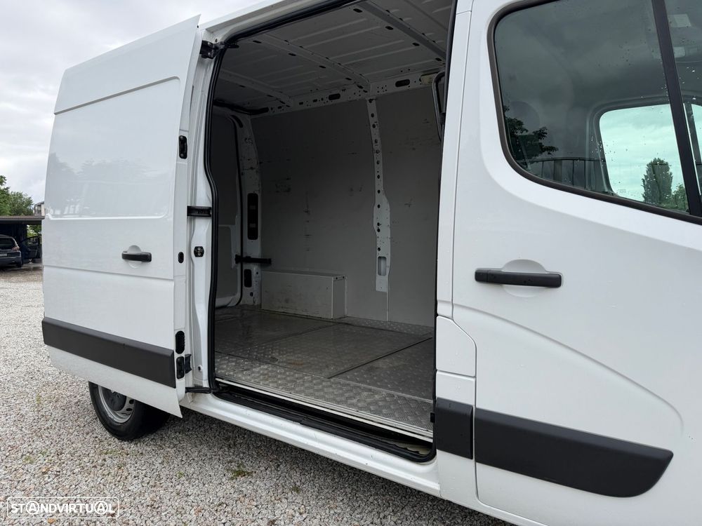 Renault Master 2.3 dCi L2H2 3.3T SS - 12