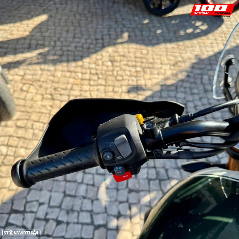Triumph Scrambler 400 X - 15