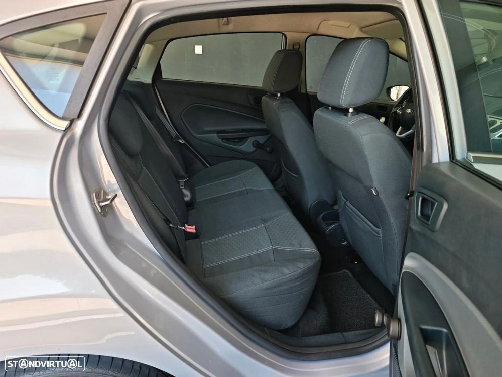 Ford Fiesta 1.25 Titanium - 38