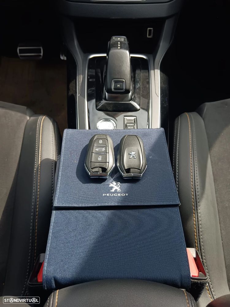 Peugeot 308 1.2 PureTech S&S Road Trip EAT8 - 33