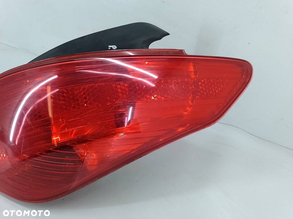 LAMPA TYLNA PRAWA PEUGEOT 308 9680425680 HATCHBACK - 2