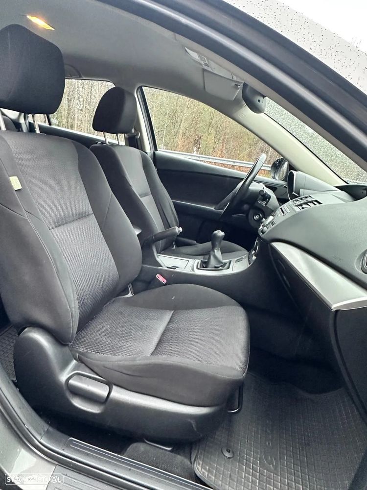 Usado Mazda 3 2010 - 2 000 EUR, 201 300 km - Standvirtual.com