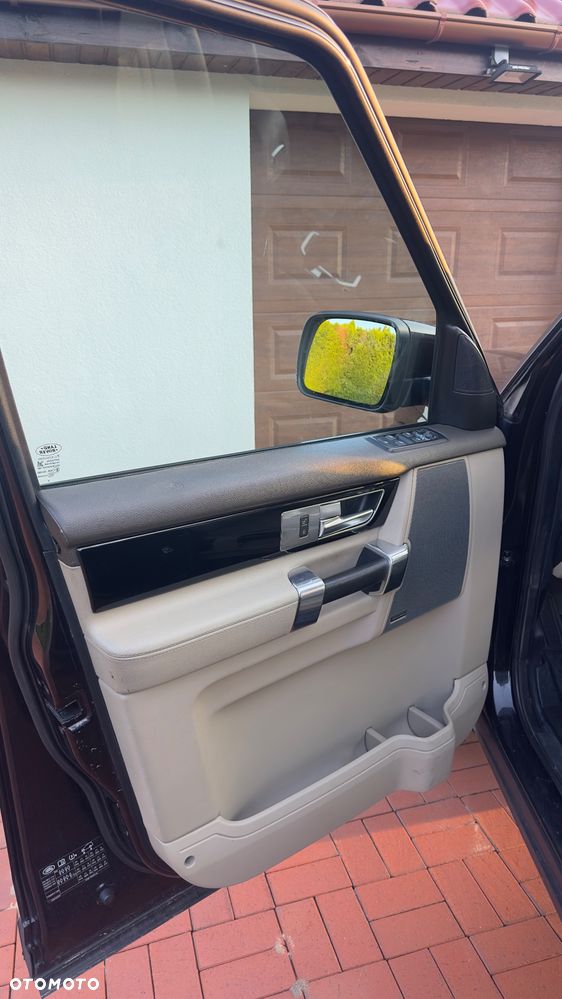 Land Rover Discovery 3.0D V6 SE - 24
