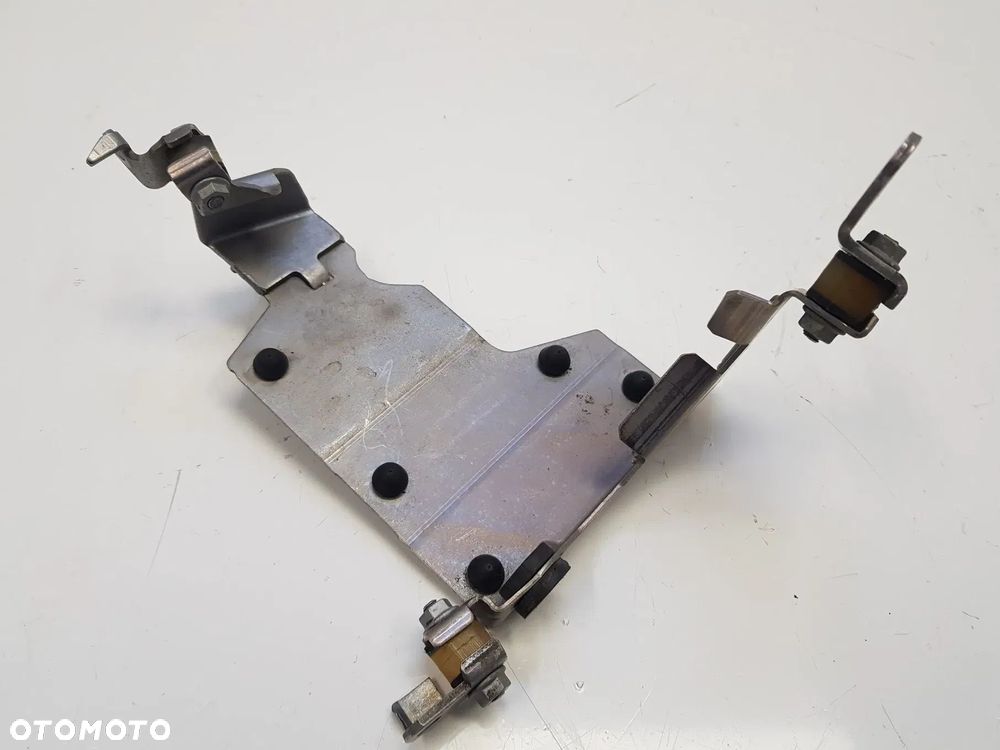 Łapa wspornik mocowanie uchwyt komputera silnika MERCEDES AMG GT C63S 4.0 8V M177 W205 C205 A217 W217 W177 W222 GLC W253 - 2