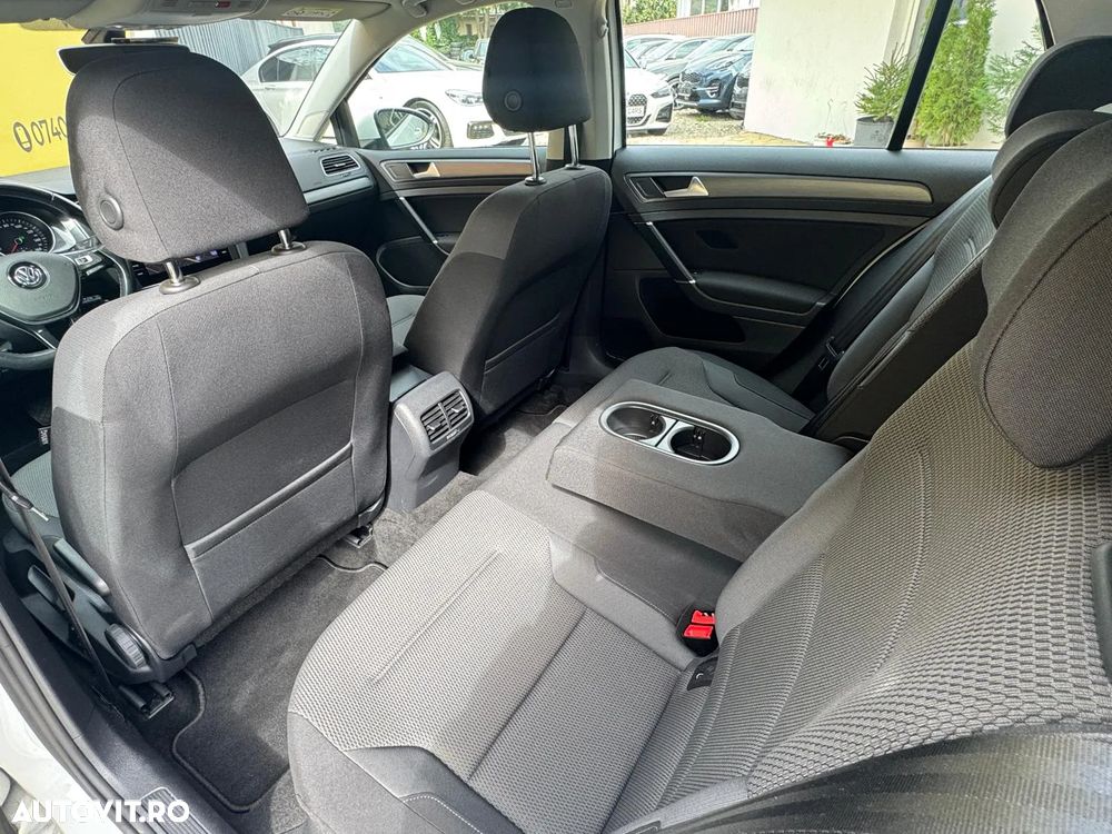 Volkswagen e-Golf - 14