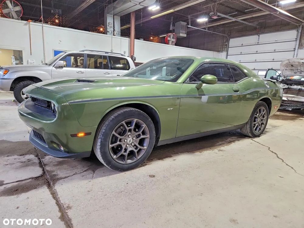 Dodge Challenger - 1