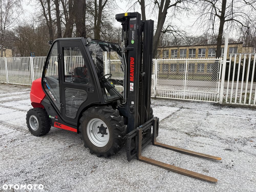 Manitou Terenowy Wózek Widłowy MC25-4