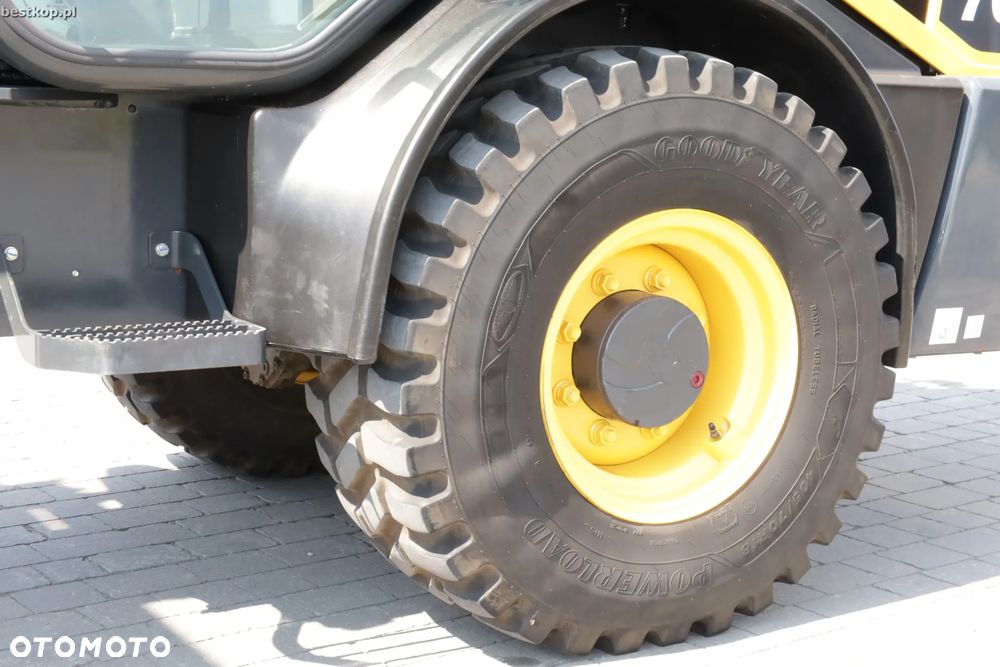Komatsu WA70M-8 - 28