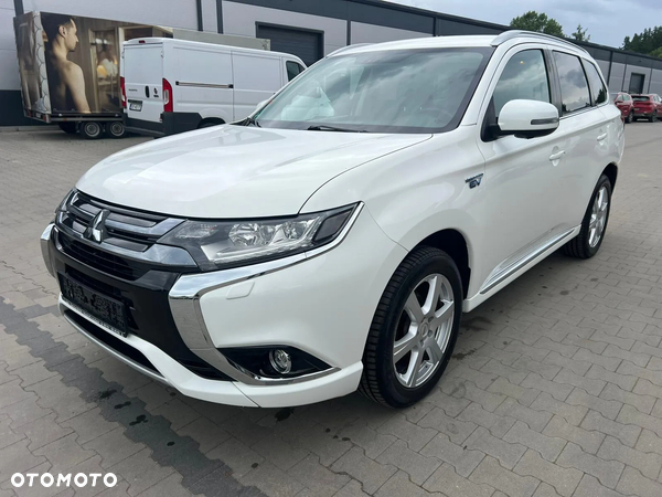 Mitsubishi Outlander 2.0 4WD Plug-In Hybrid Top