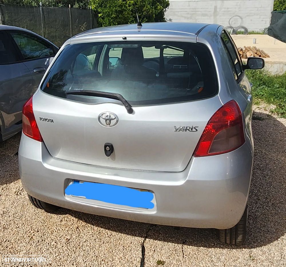 Toyota Yaris 1.0 VVT-i AC Manual - 3