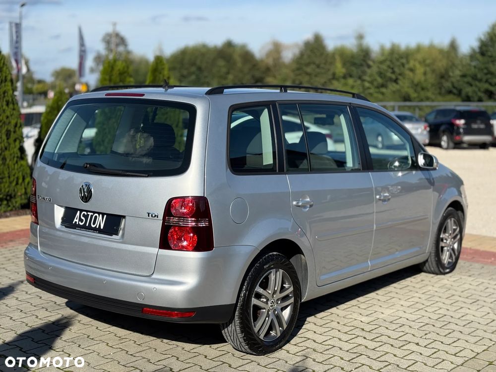 Volkswagen Touran 1.9 TDI DSG Highline - 8