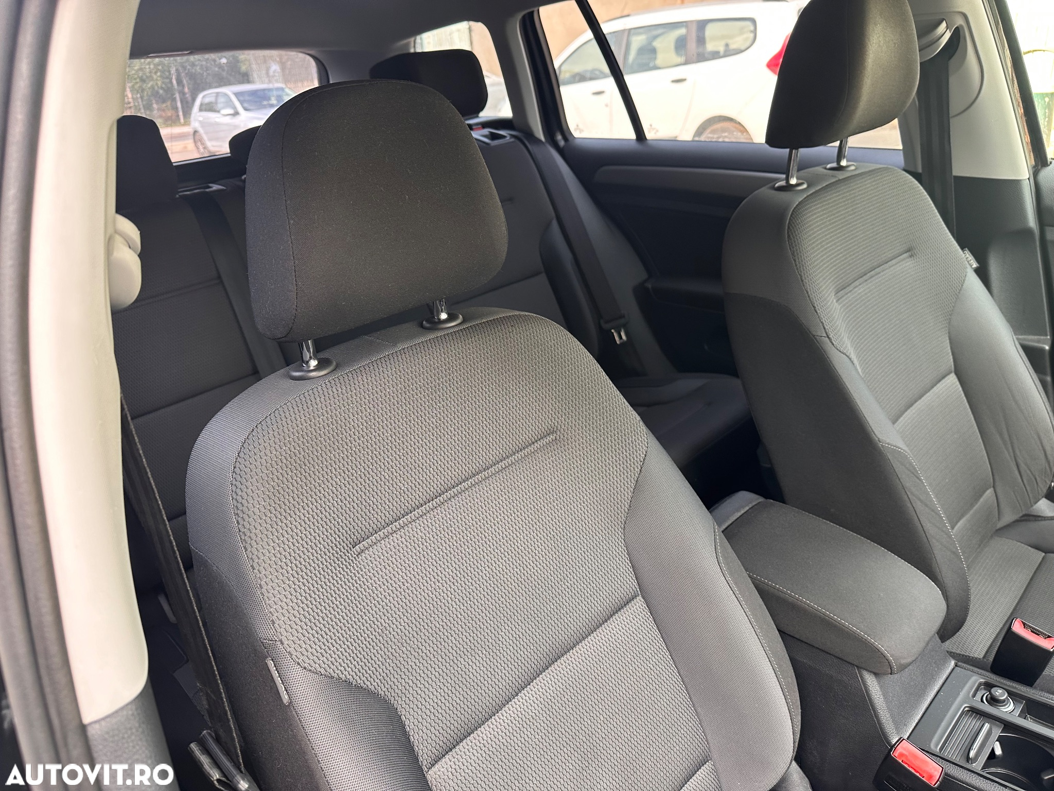 Volkswagen Golf 1.6 BlueTDI Comfortline - 10