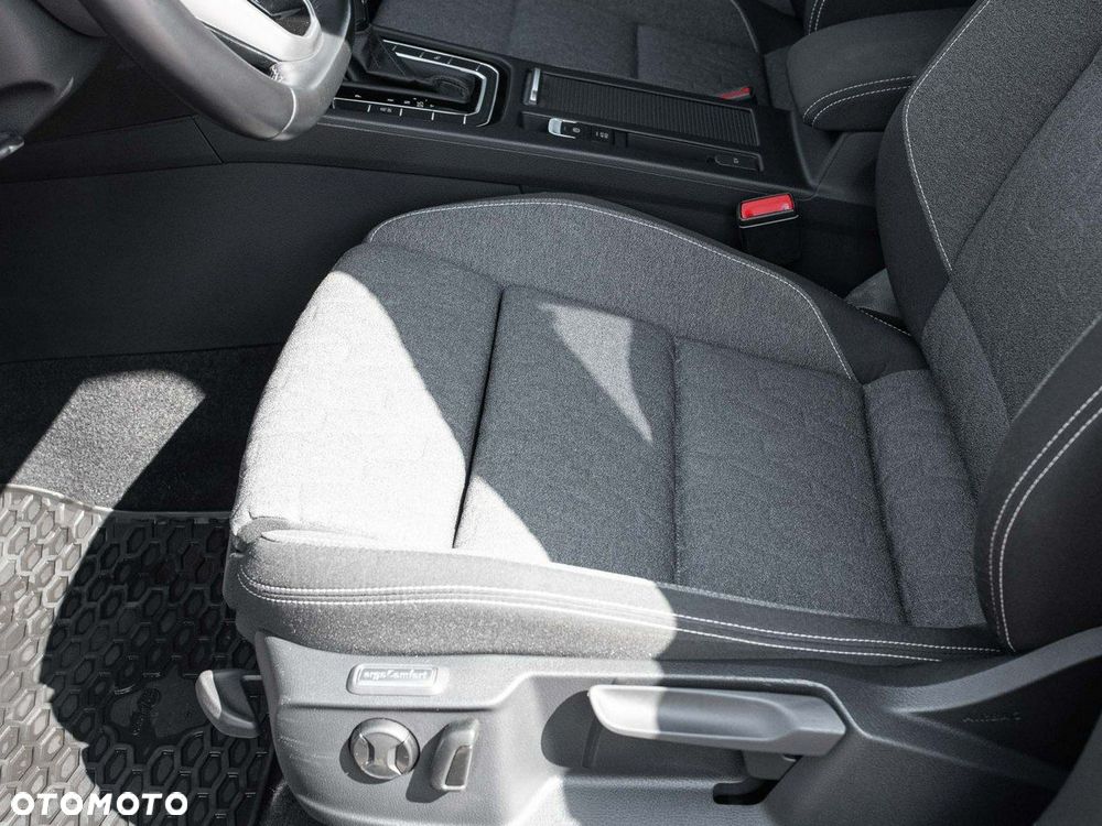 Volkswagen Passat - 11