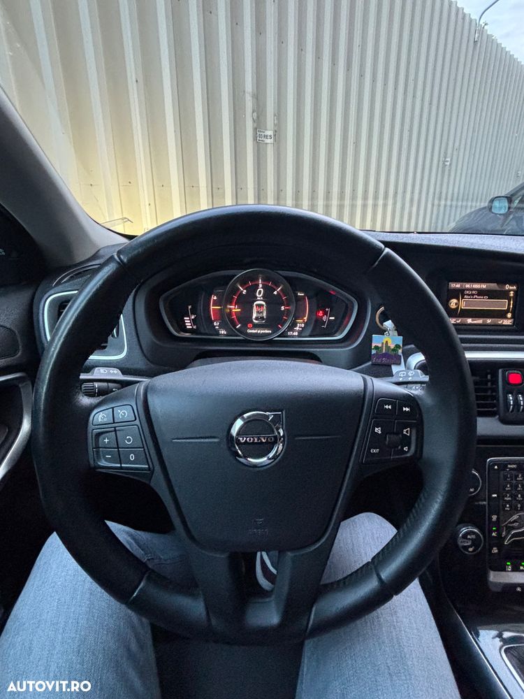 Volvo V40 D2 Momentum - 8