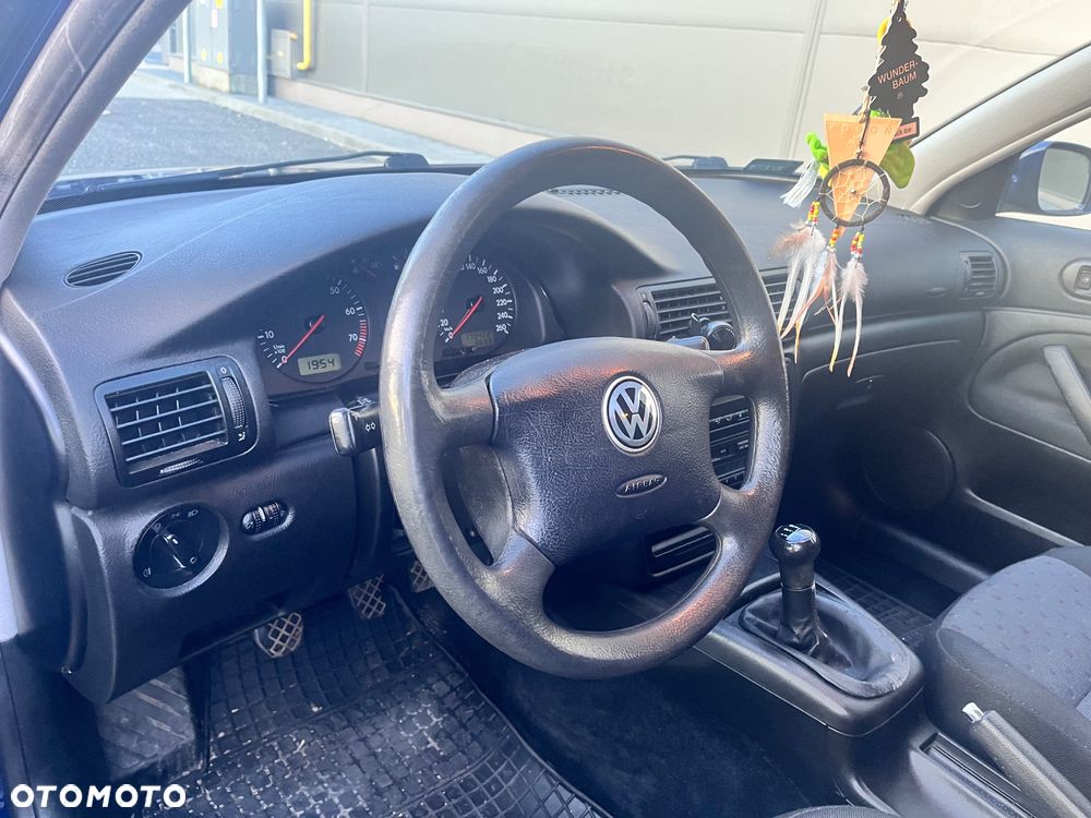 Volkswagen Passat 1.6 - 18