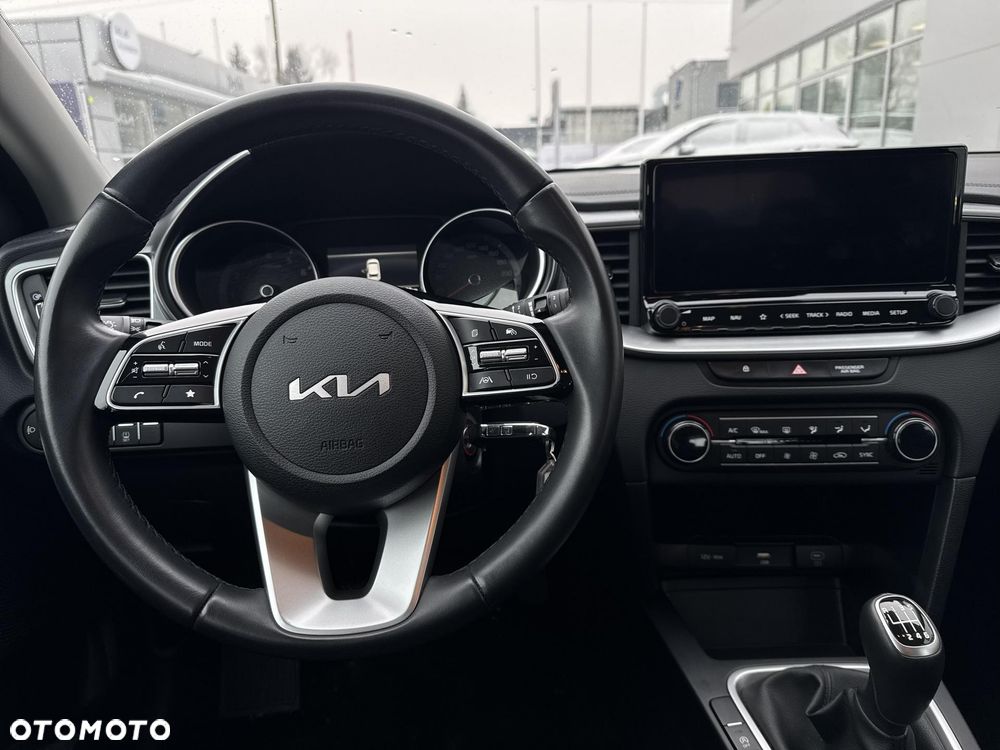 Kia Ceed 1.5 T-GDI M - 13