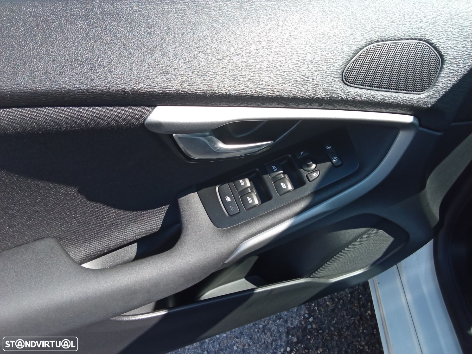 Volvo V40 2.0 D2 Momentum - 26
