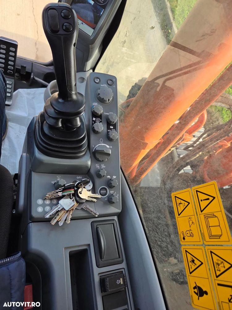 Hitachi ZX350-6, 2019, 12.535h, cupa NOUA 2,2mc, Masa operationala 36,3t, 3 pompe hidr HITACHI, ad sapare 8m, inst picon, lant 90% ok doar 293h mars, camera spate si laterale, AC, ridica 22 tone, posibilitate leasing 4 ani-STARE BUNA-PROMOTIE 83.900 EUR+Tva - 9