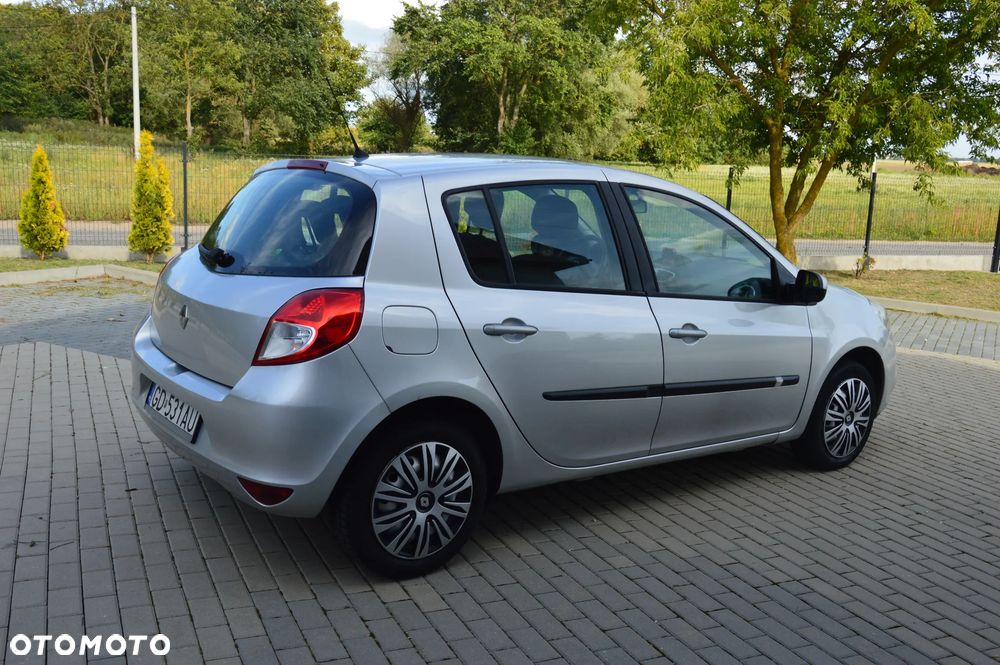 Renault Clio - 10