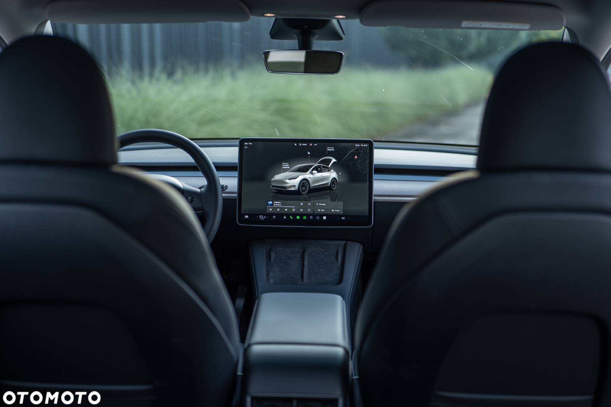 Tesla Y Long Range AWD - 16