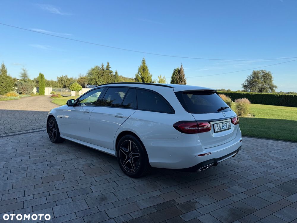 Mercedes-Benz Klasa E 300 de AMG - 19