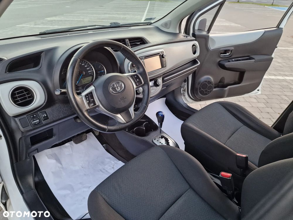 Toyota Yaris Hybrid 100 Business Edition - 6