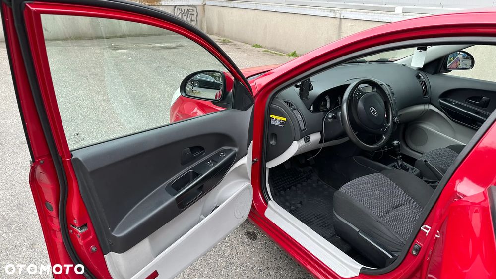 Kia Ceed - 8