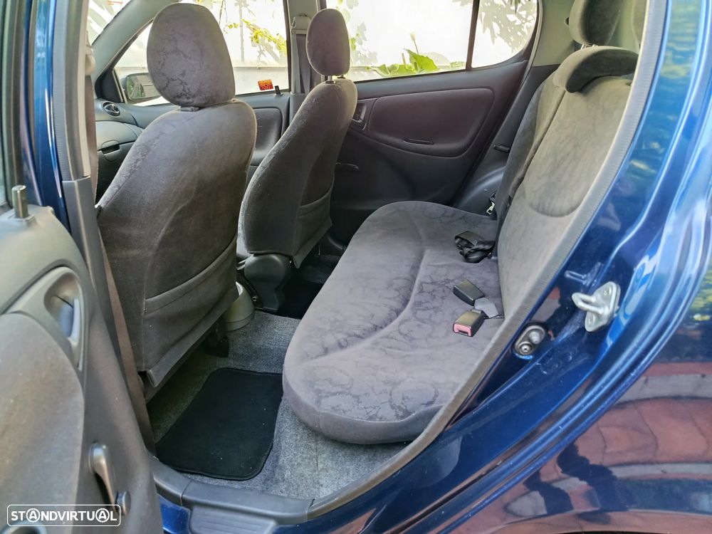 Toyota Yaris 1.0 Sol - 6