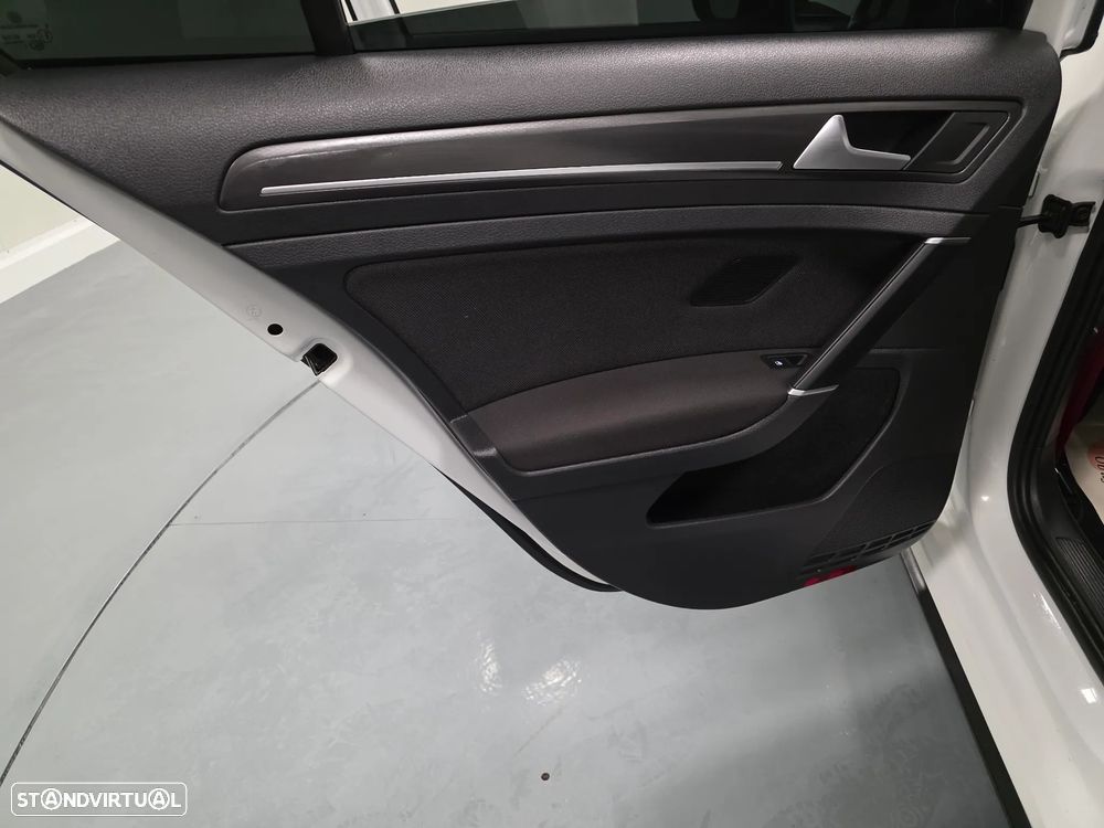 VW Golf 2.0 TSI GTI DSG Performance - 36