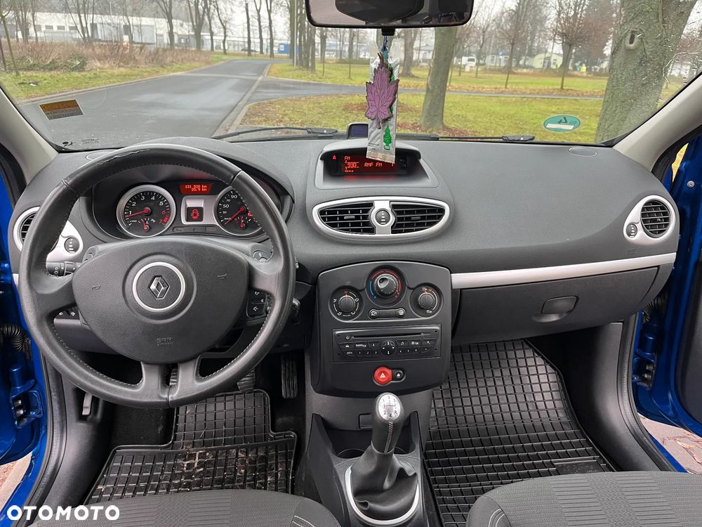 Renault Clio - 11