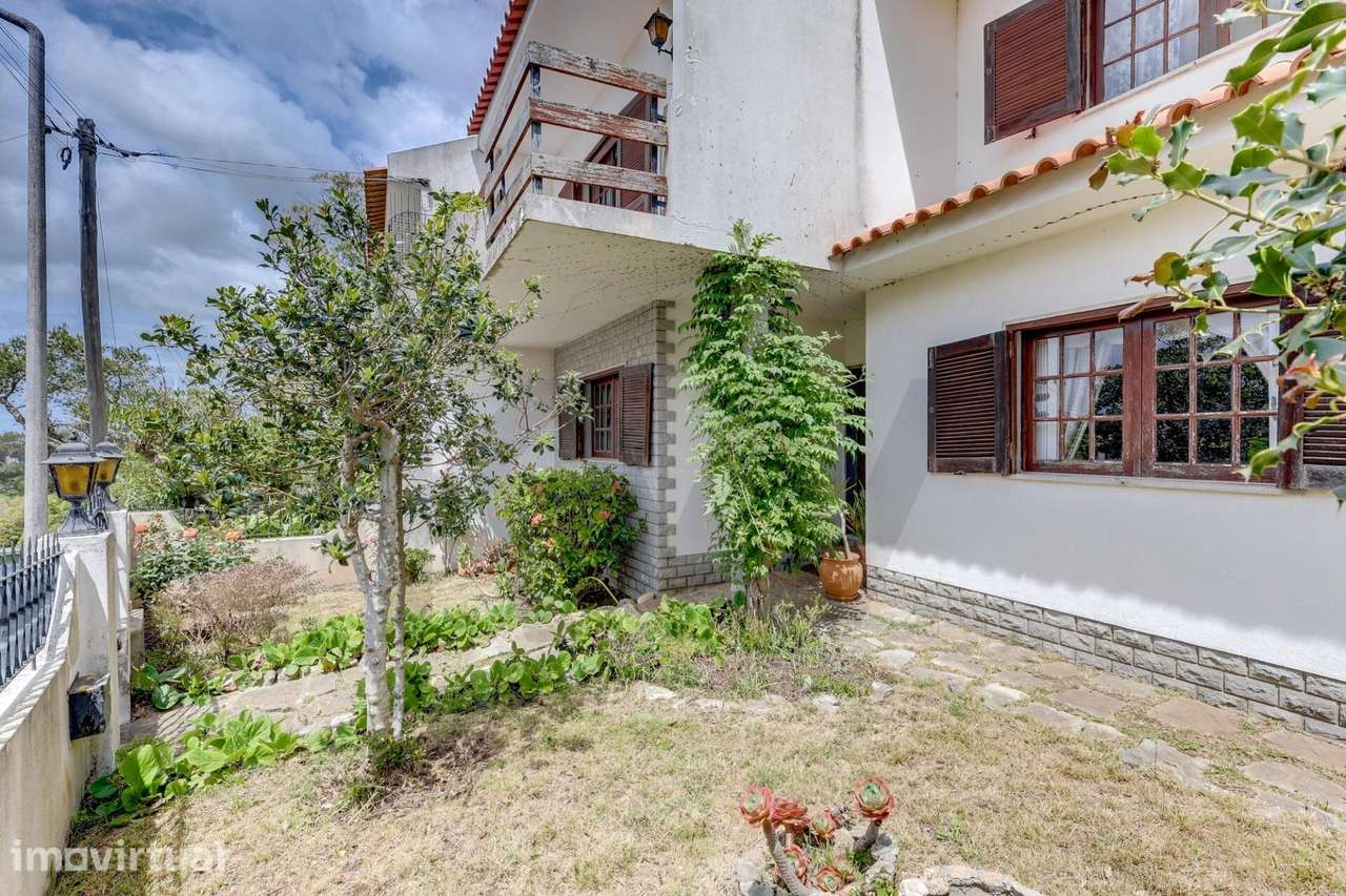 Moradia T6 em Sintra com jardim, garagem e vista de mar ao fundo - Grande imagem: 3/35