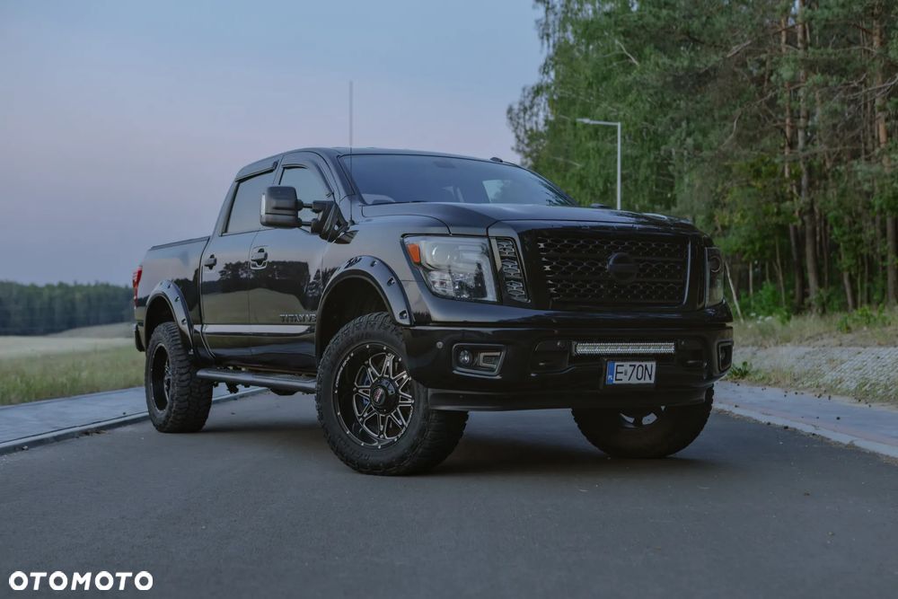 Nissan Titan - 1