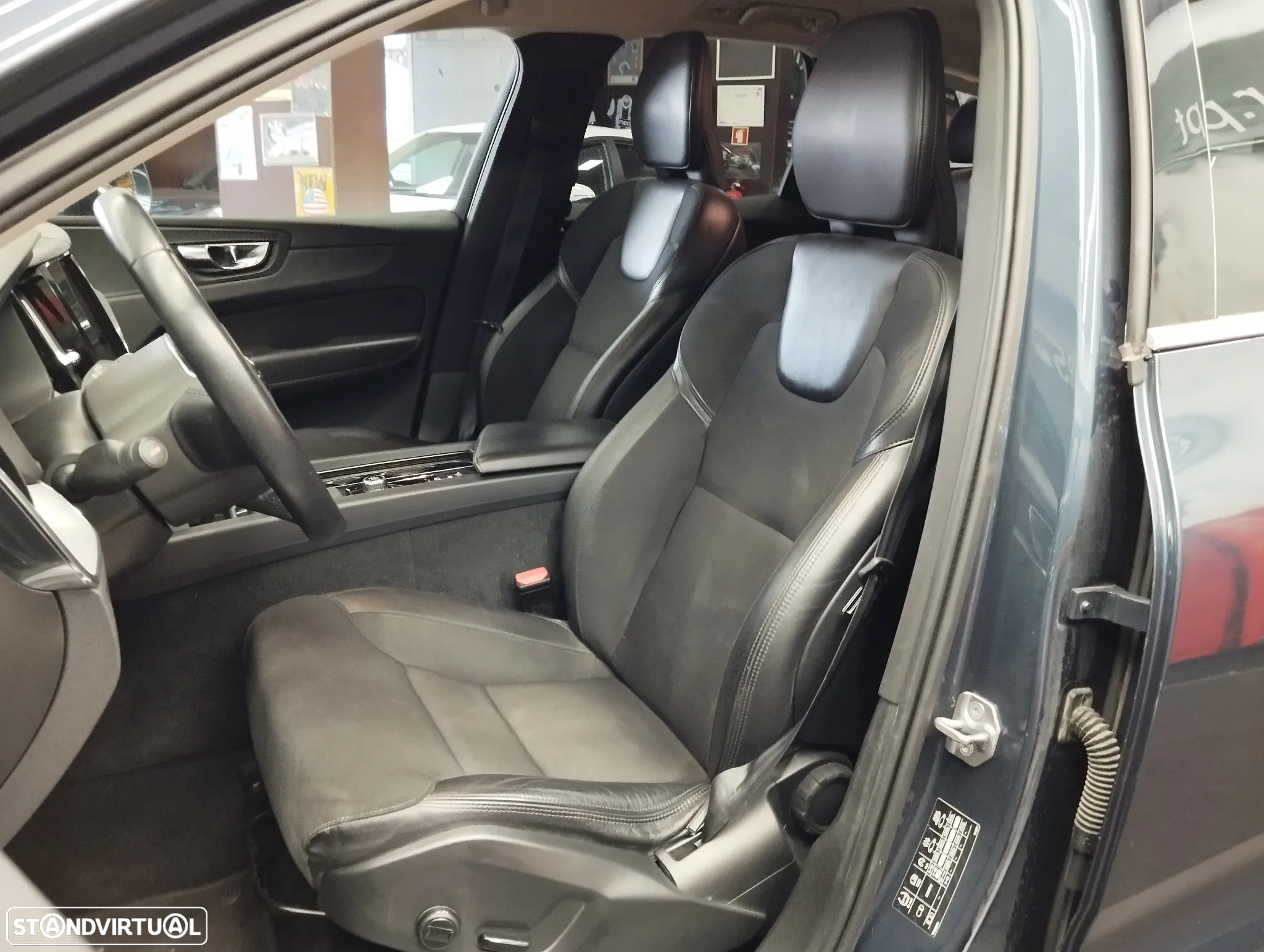 Volvo XC 60 2.0 D4 Momentum Plus Geartronic - 17