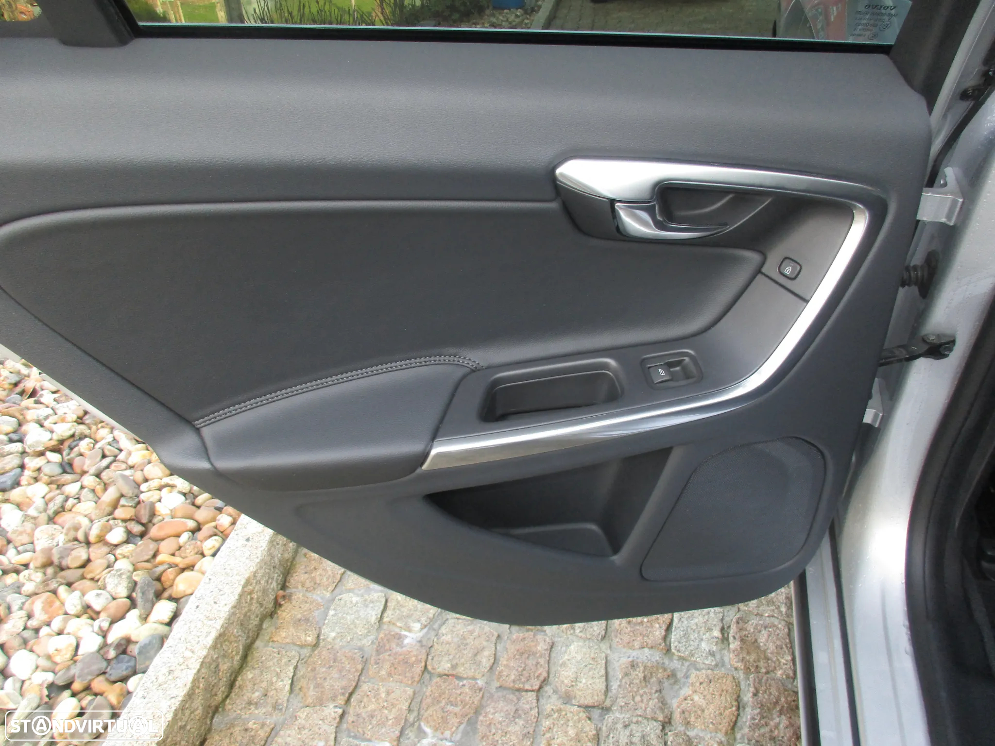 Volvo V60 2.0 D4 Momentum - 22