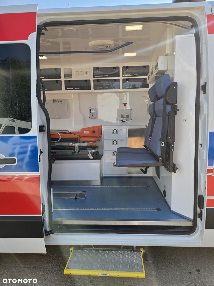 Renault Master Ambulans karetka - 16