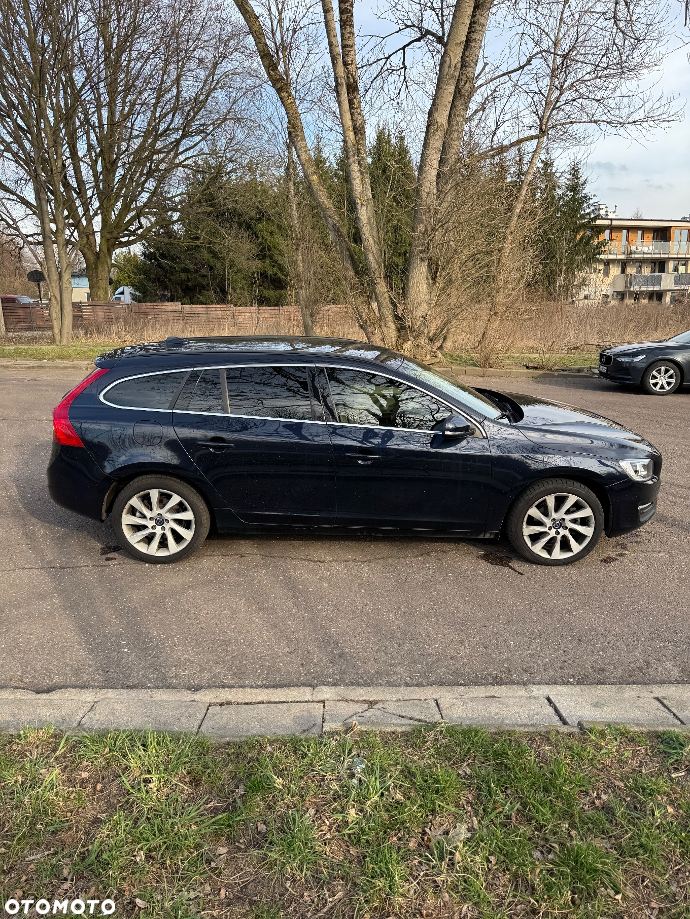 Volvo V60 D3 AWD Momentum Pro - 4